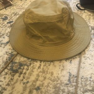 Men’s Under Armour Hat Like New